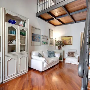 https://mamo-florence-gastone-apartment.it-tuscanyhotel.com